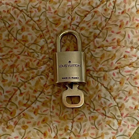 Louis Vuitton Gold Lock #311 with Key - Picture 4 of 4